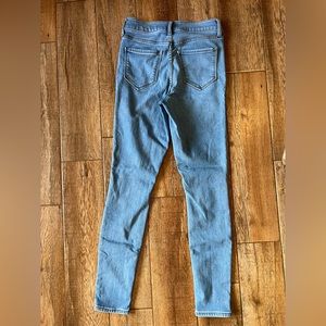 Old navy women’s size 4 skinny jeans